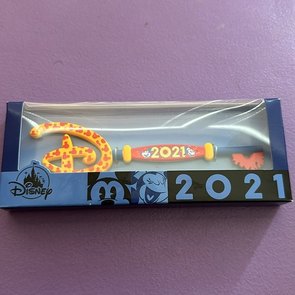 Special Edition Disney Keys - Picture 3 of 8